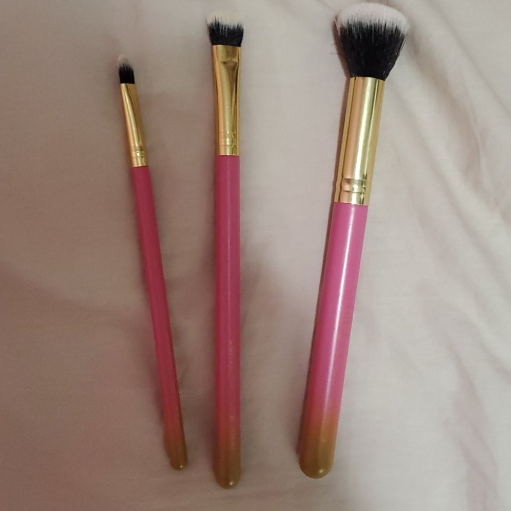 Makeup brush